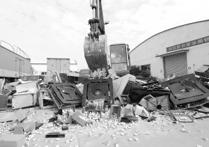 公處賭徒銷毀賭具，凈化社會風氣顯成效